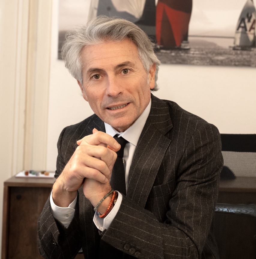 Christian Navarro, Consultrans